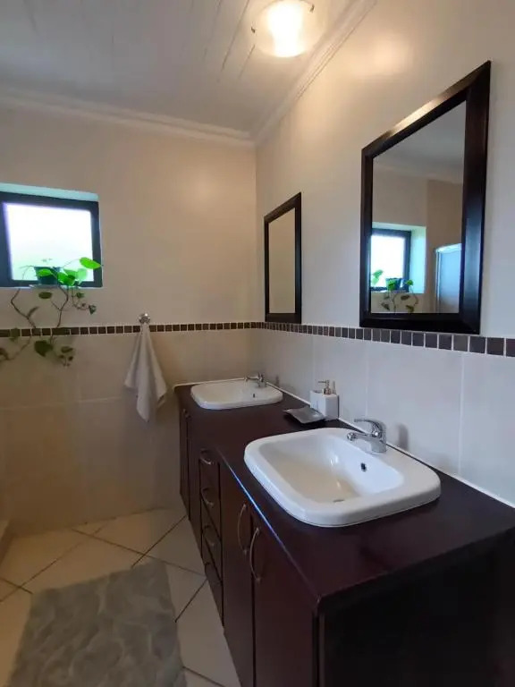 En-Suite, Private Room, Free Wifi in Plett