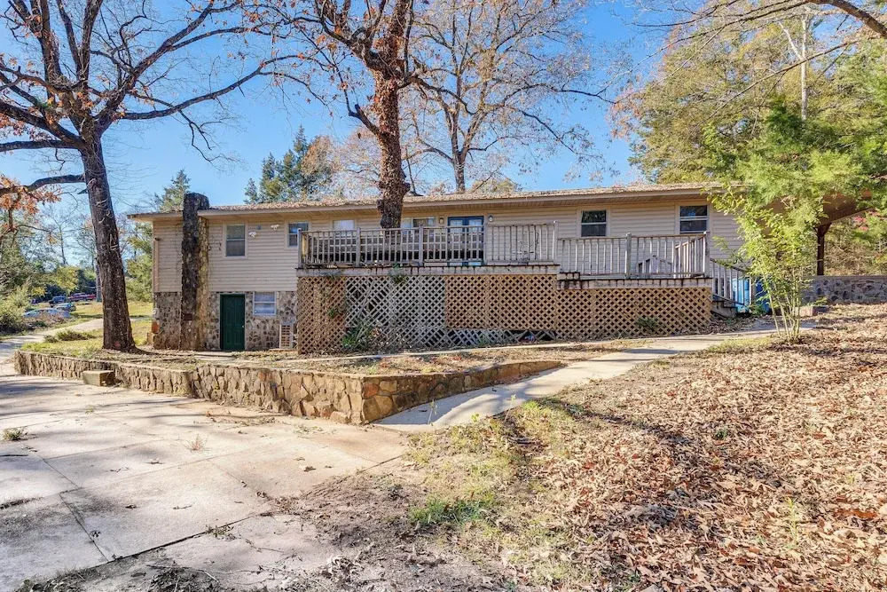 Comfortable Alabama Apartment: Pets Welcome!