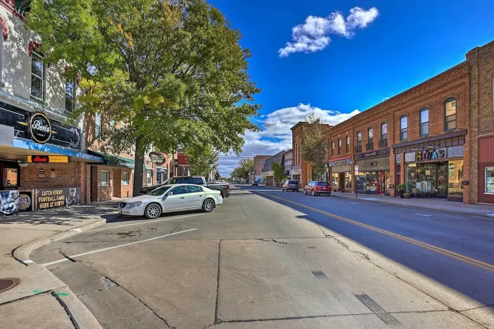 Bright Yankton Apartment Near Meridian Bridge