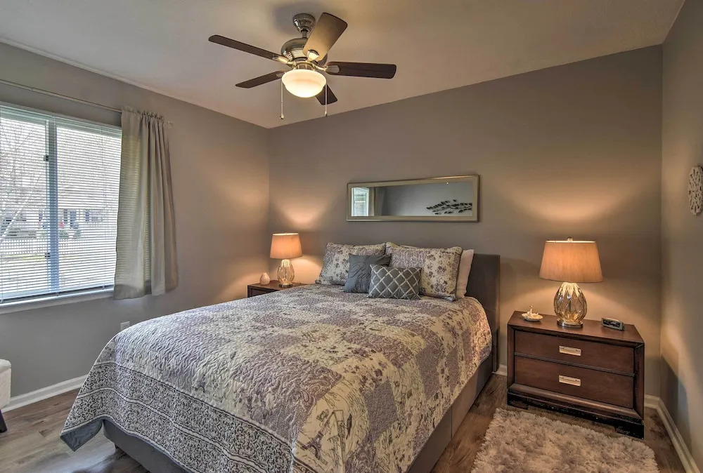 Condo w/ Sunroom, Near Downtown Hendersonville!
