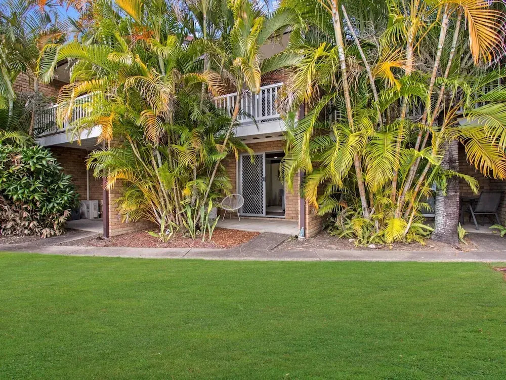 Relaxing Townhouse Steps From the Beach