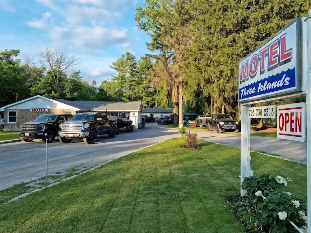 Three Island Motel