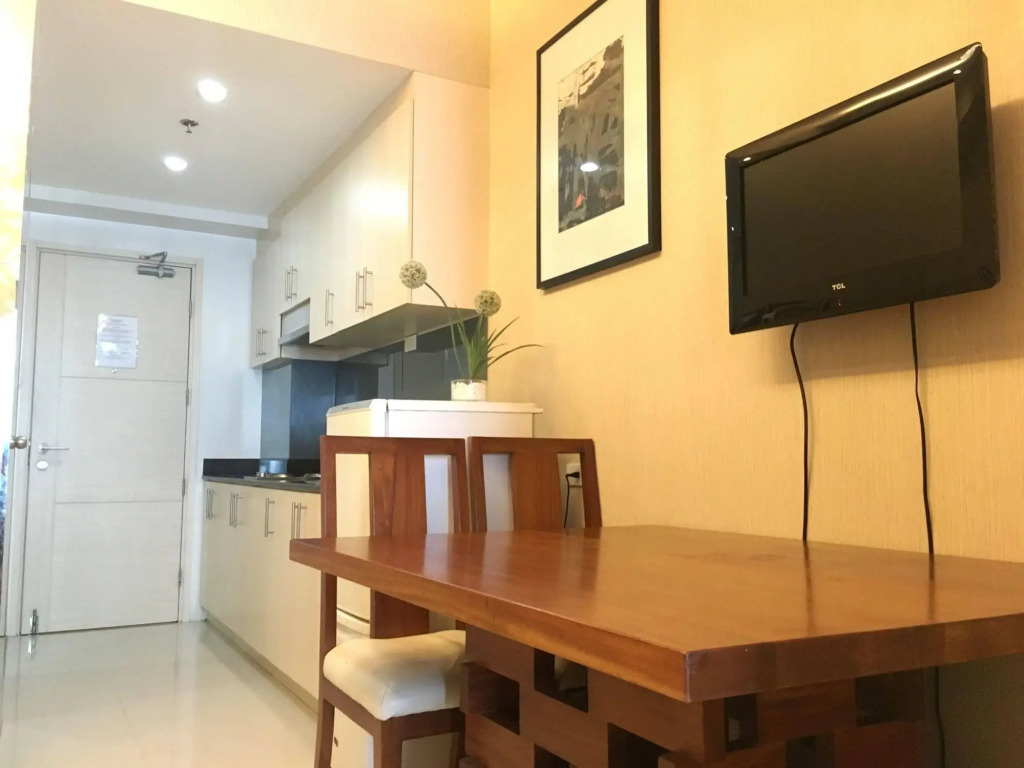 Premiere Haven MOA Staycation