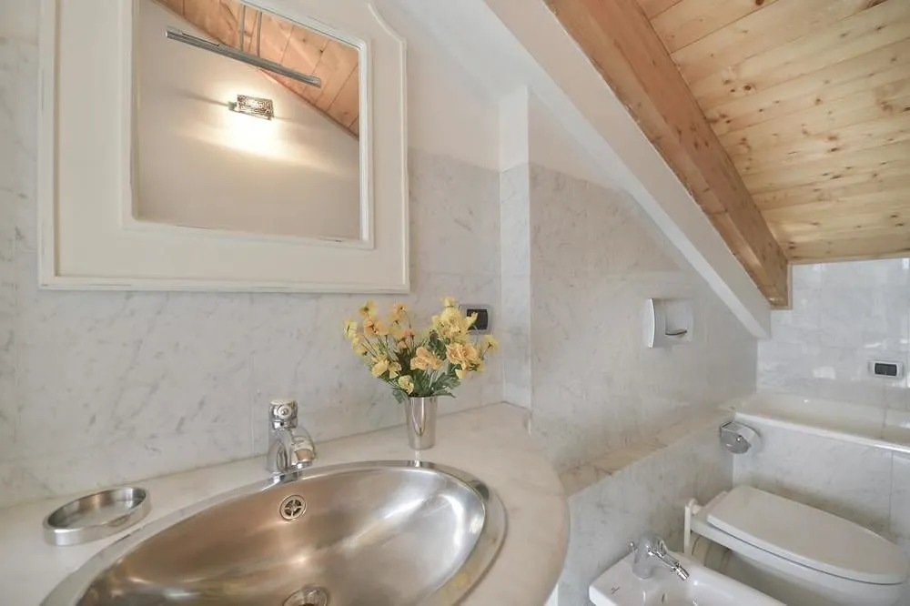 Irnerio White Apartment