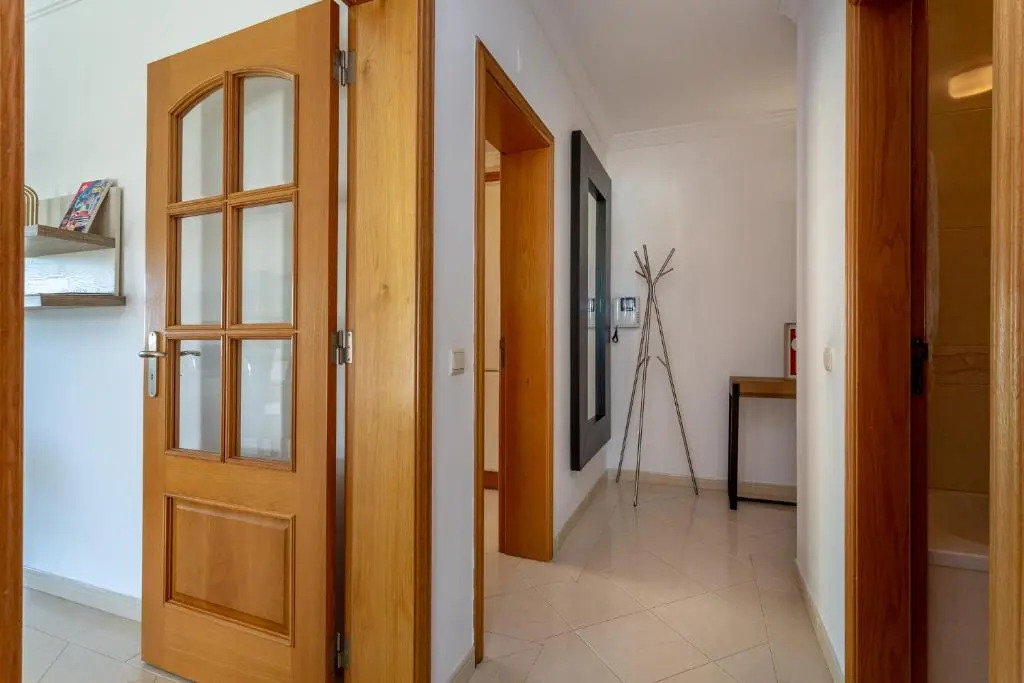 Premium T1 Apartment, Spacious, 3 min driving distance from the beach