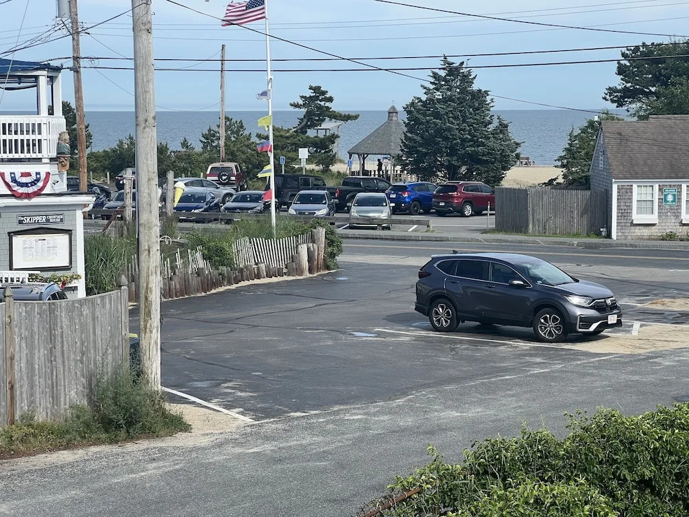 VILLAGE GREEN MOTEL