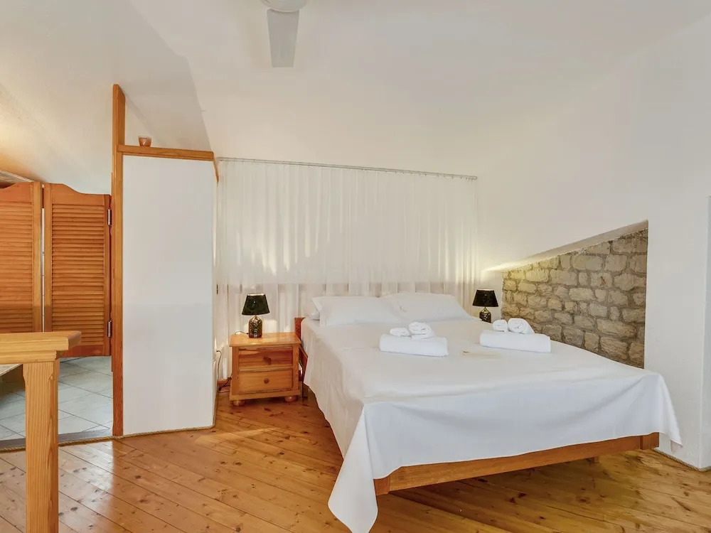 Spacious Holiday Home in Seget Vranjica With Garden