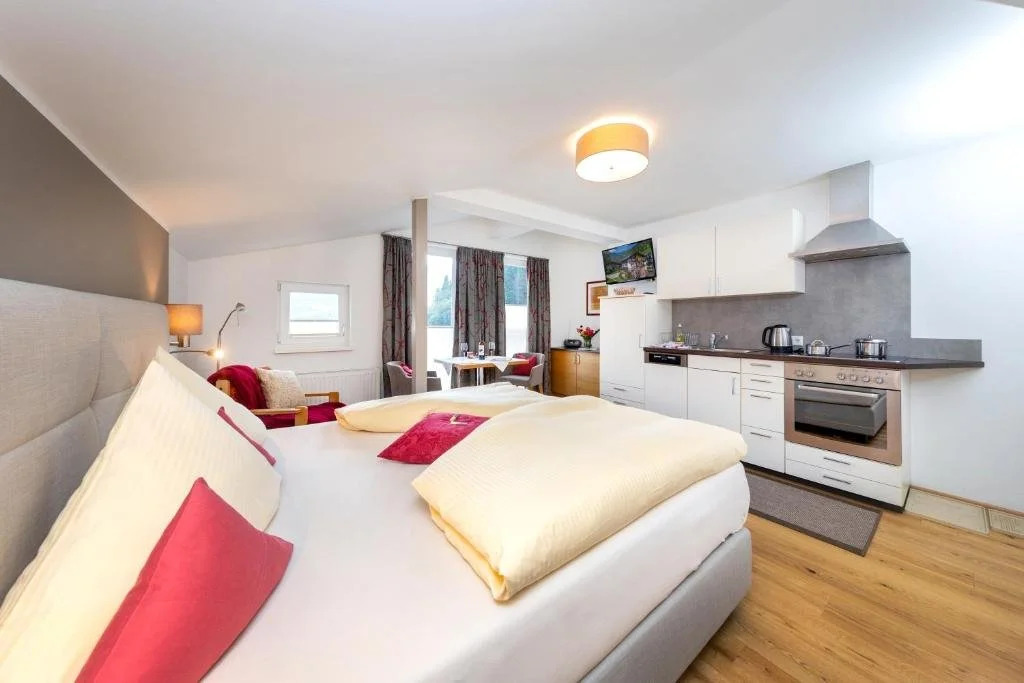 Schwaiger Appartements with Summer Card
