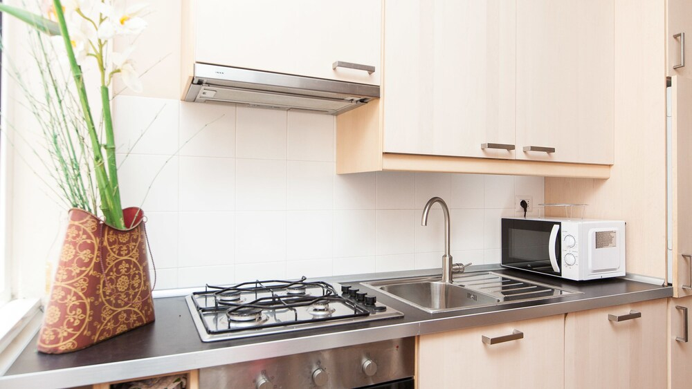 Guinizzelli Apartment