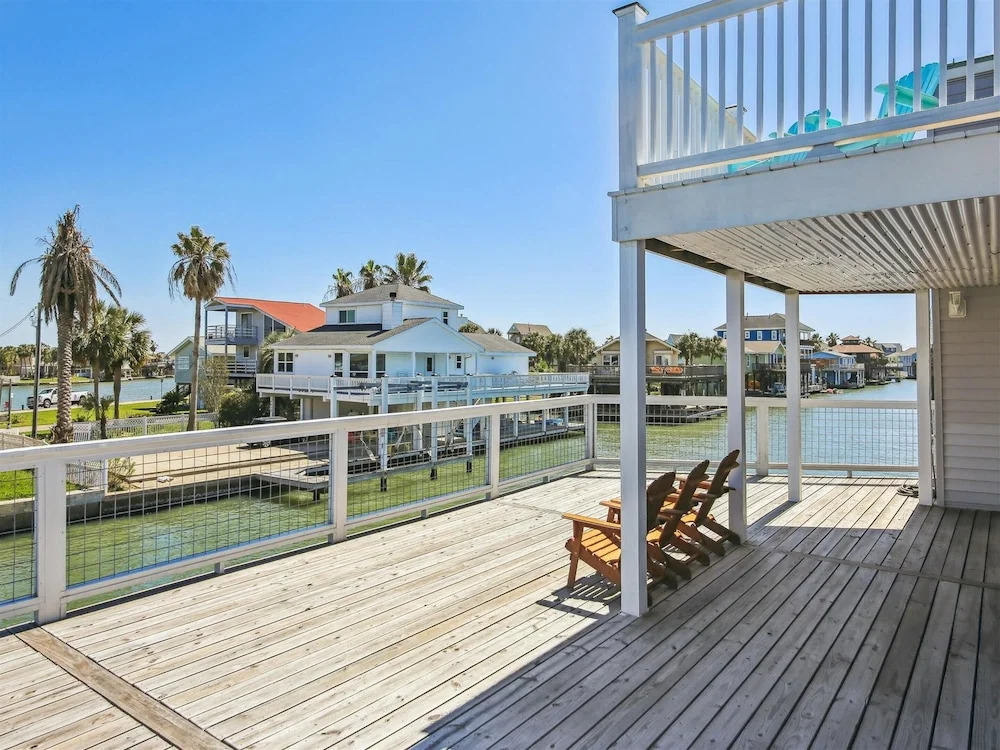 Tranquil Waters by Ryson Vacation Rentals