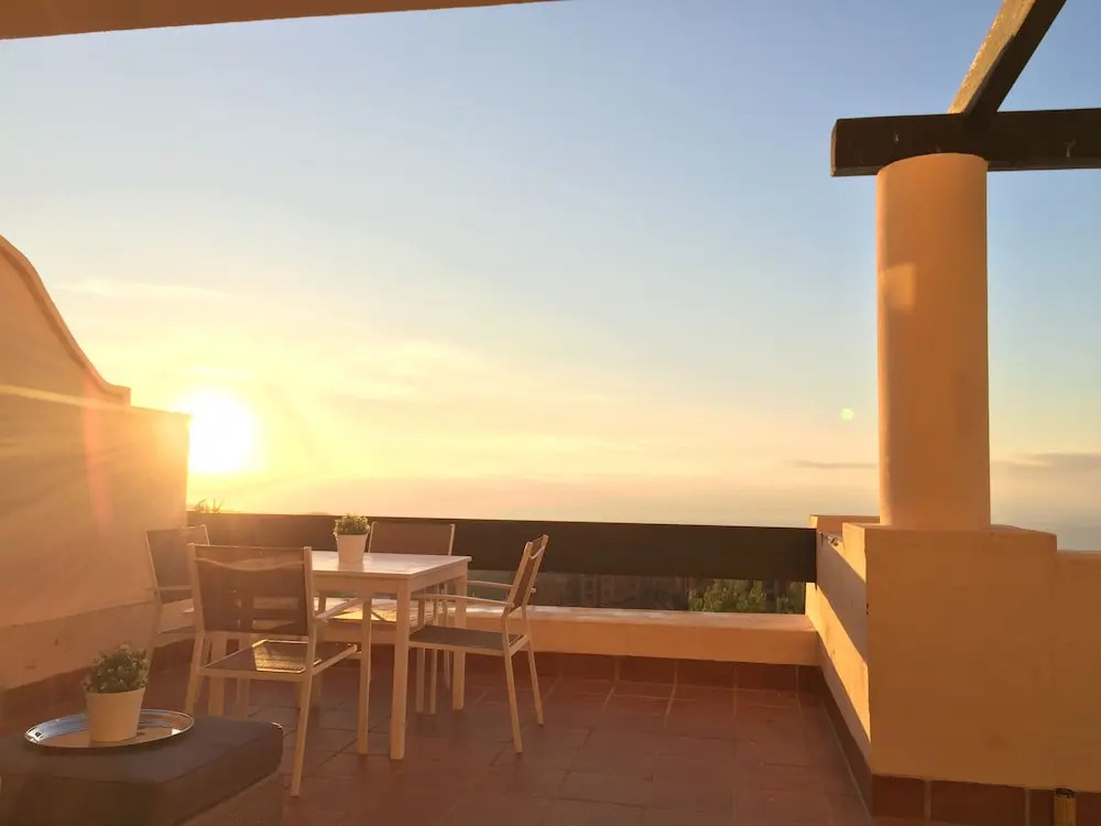 Superb SEA & Sunrise Luxurious Apartment