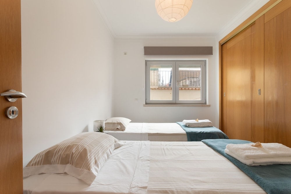 Sesimbra Beach Apartment by GT House