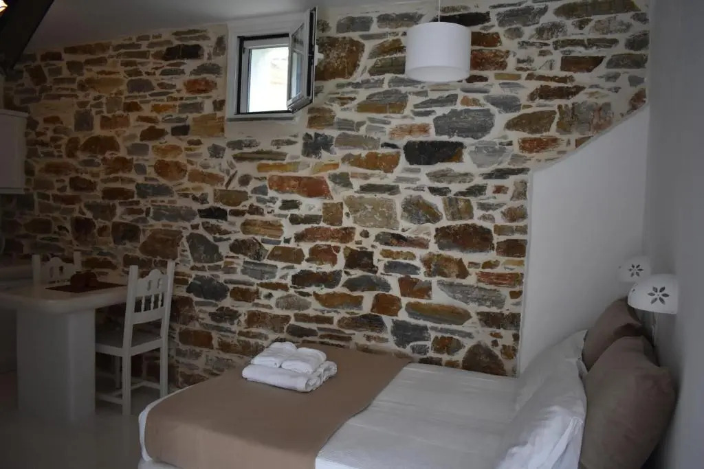 Tinos Peristerionas