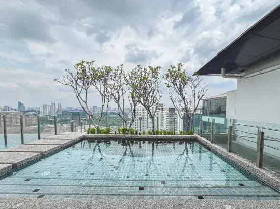 Relax in a Modern Studio w City View + Pool Access