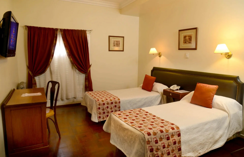 Hotel Muñiz