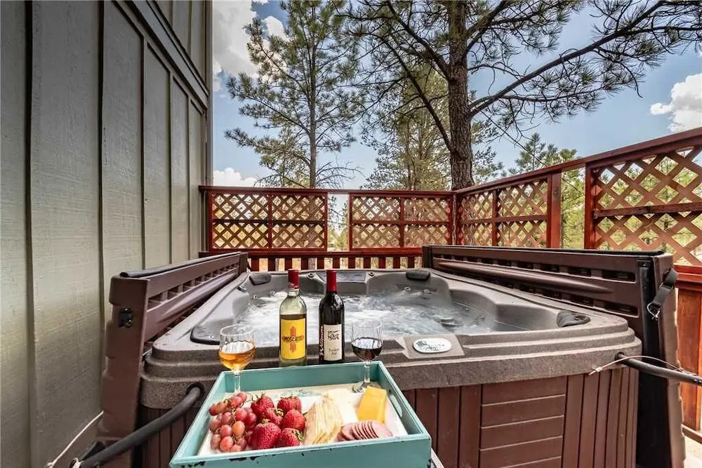 Casa Del Rey - Three Bedroom Cabin with Hot Tub