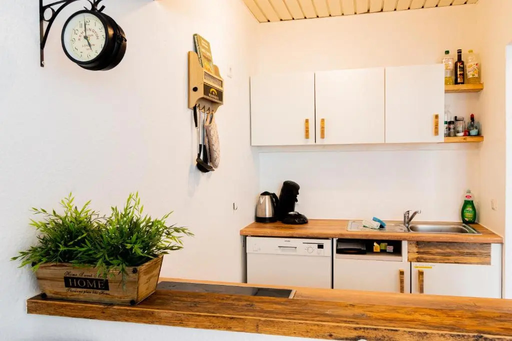 Helle Wohnung in TOP-Lage, Hasselbachplatz - Altstadt, W-LAN, 4 Schlafplätze