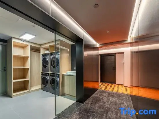 Jingju Hotel (Kunyi Fu Eryuan Jindingshan Bei Lu Road Subway Station)