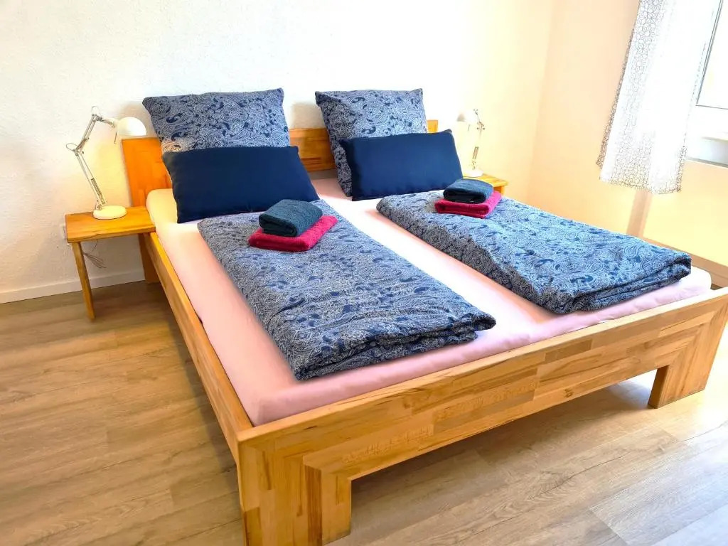 Burgunder helle und geräumige Ferienwohnung