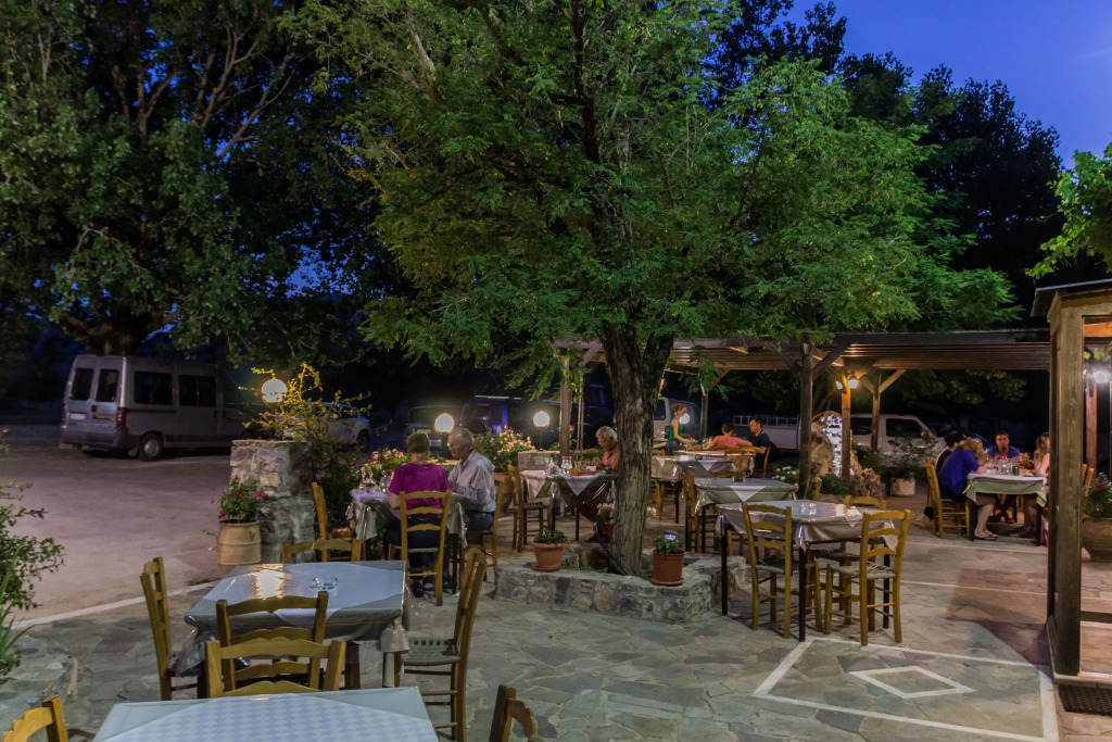 Neos Omalos Hotel