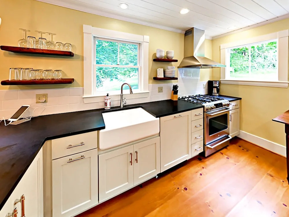 19 Hill Road Home 5 Bedrooms 2 Bathrooms Home