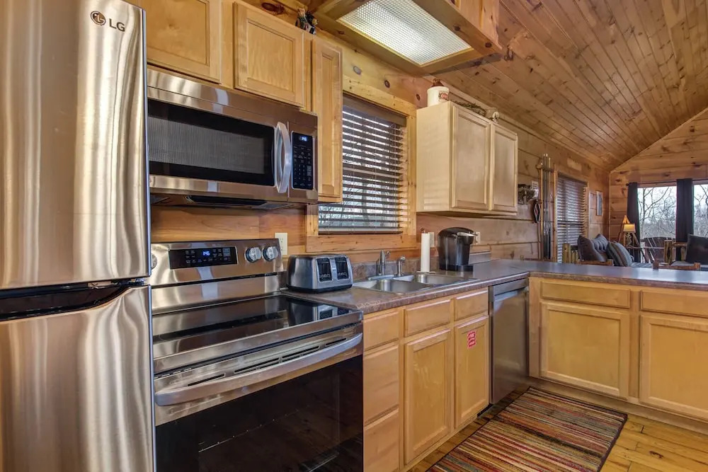 Only Dreamin' Cabin w/ Private Hot Tub