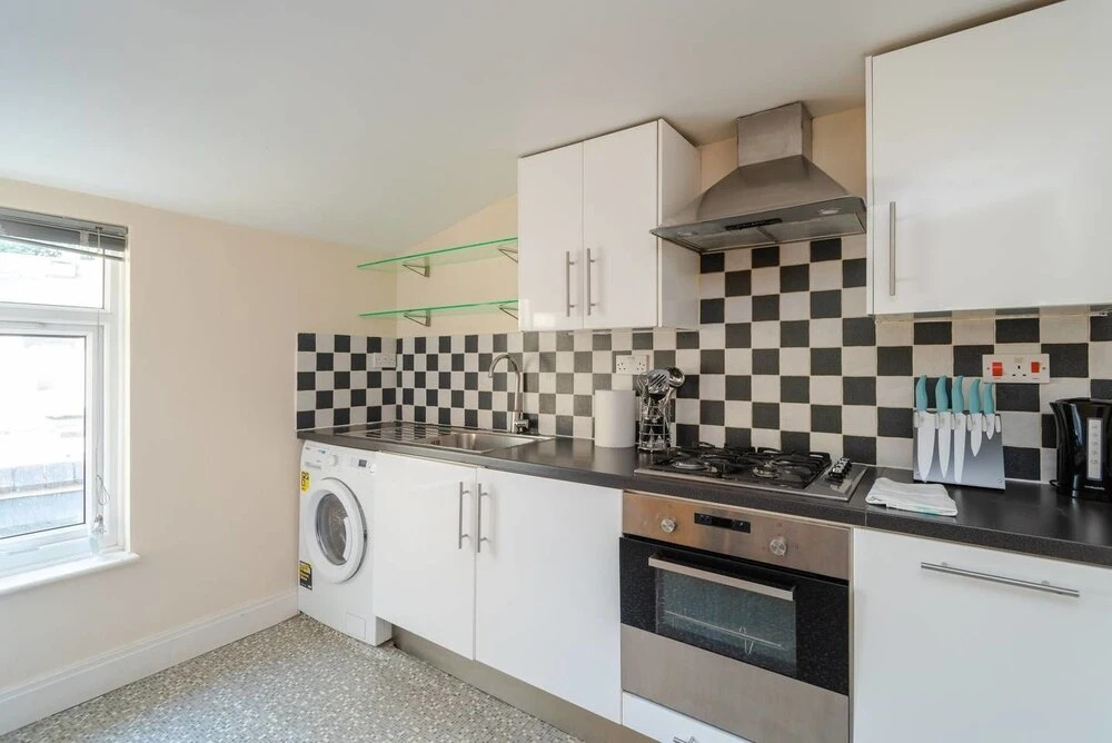 Quiet 2 Bedroom Apartment