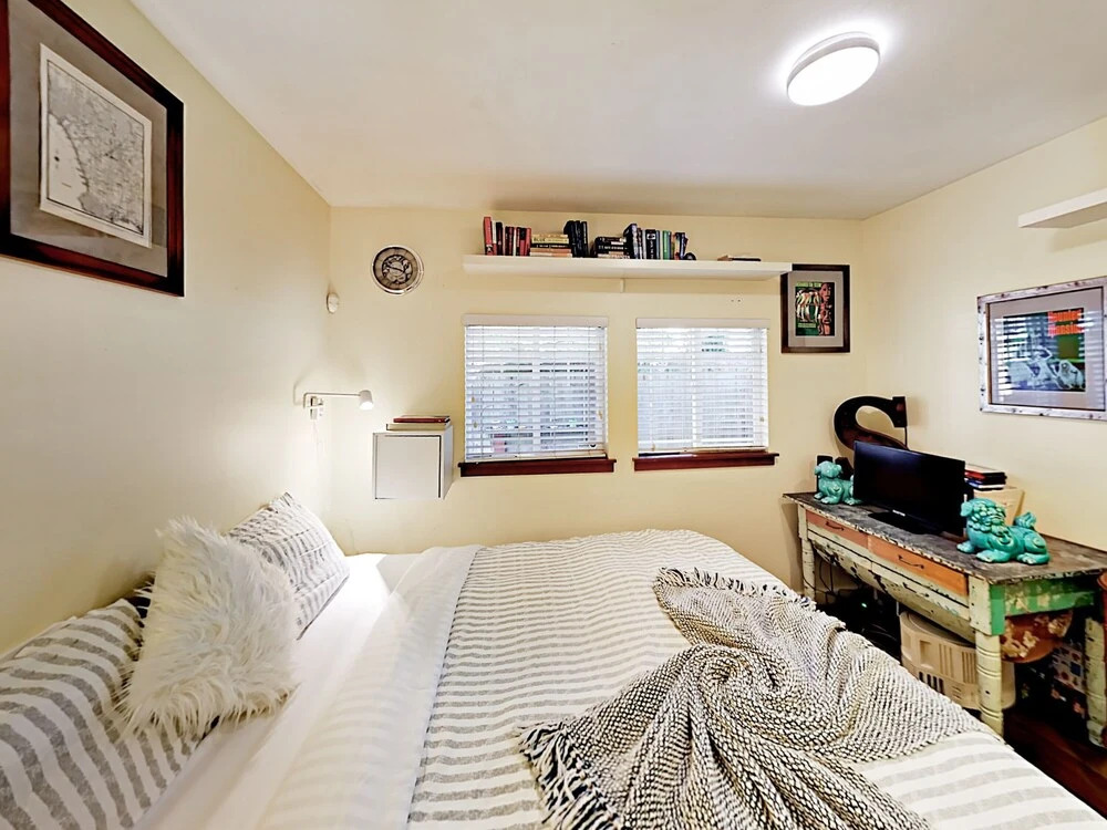 Cozy Capitol Hill W/ Patio 1 Bedroom Cottage