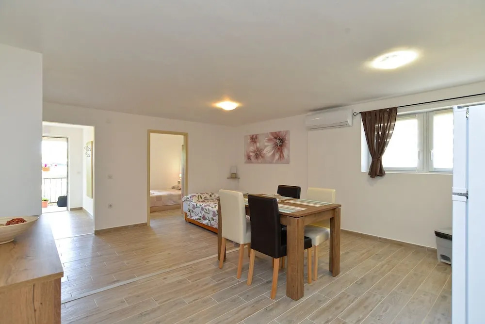 Apartment 1890