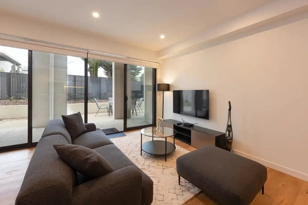 Luxe 3 Bedroom Apartment With Parking