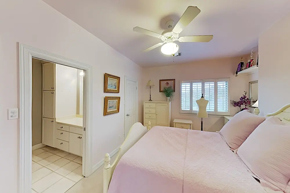 West Lake Wonder W/ Private Pool & Outdoor Kitchen 6 Bedroom Home