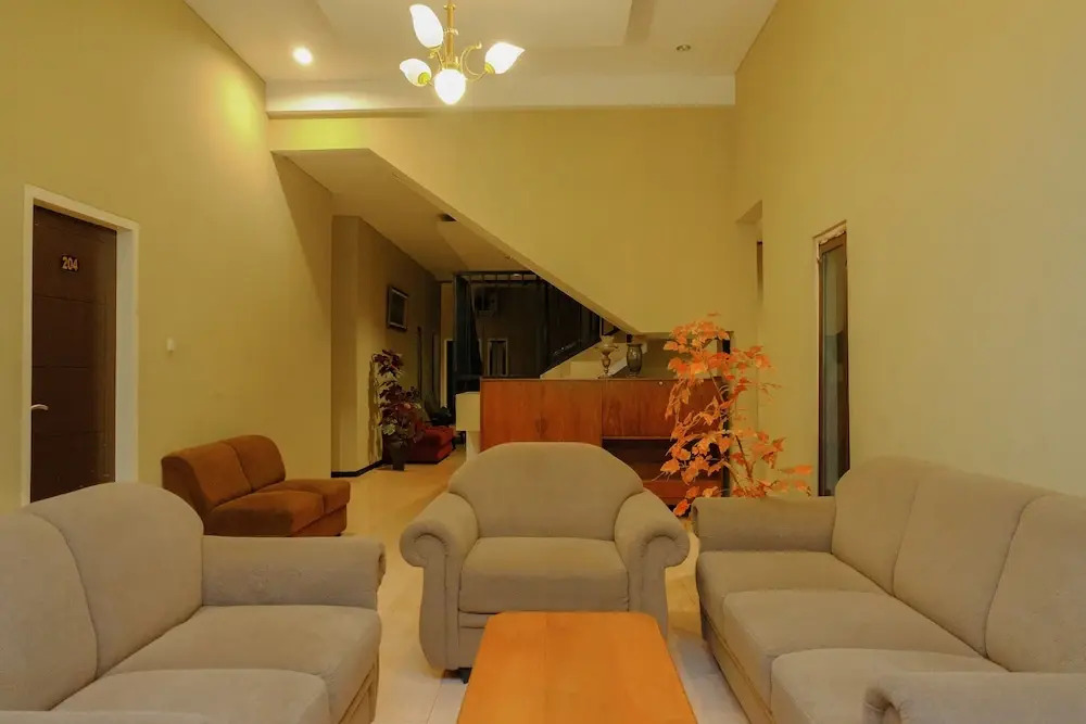 OYO Life 93382 Gajayana Kost Female Only Syariah