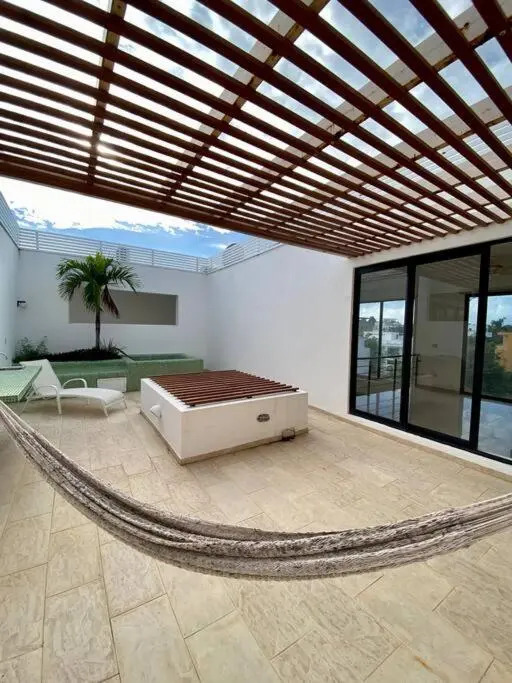 2 bd 2 bath penthouse walking distance from 5th Av