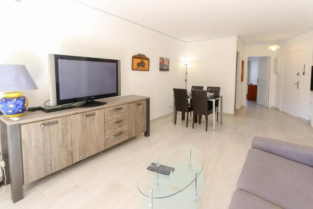 AC Appartment with terrace parking and pool- BENAKEY