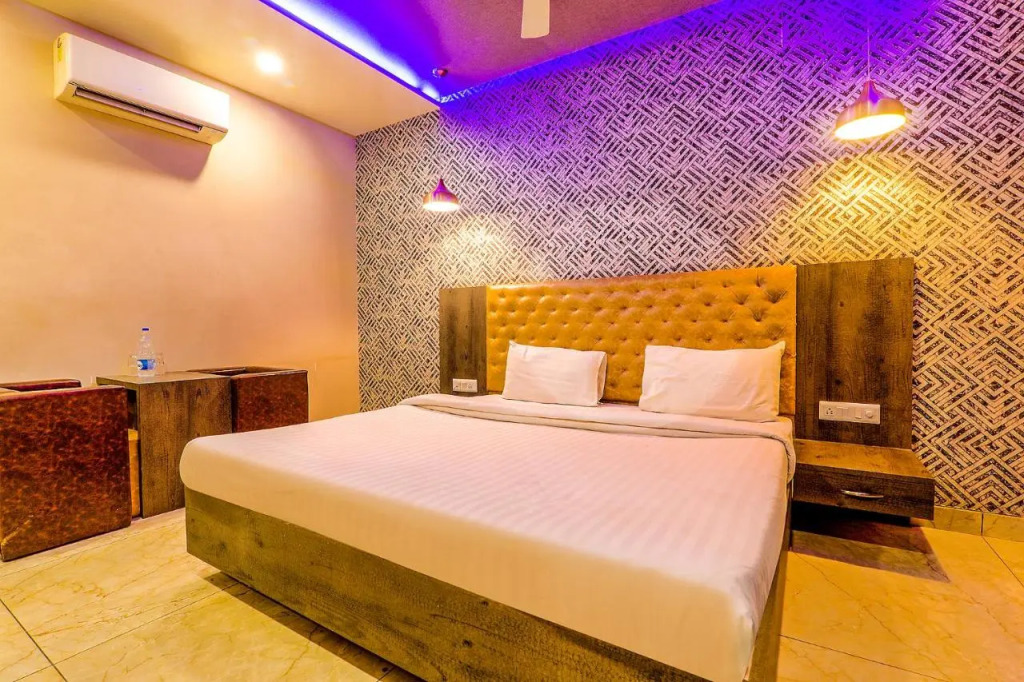 FabHotel Rudra Inn & Cafe I