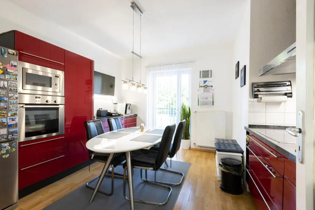 ZV2001 Private Apartments & Rooms near Exhibition Ground (room agency)