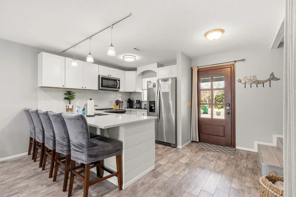 Come Enjoy Some Seawaves! 2BR 2.5ba Coastal Townhome Sleeps 8
