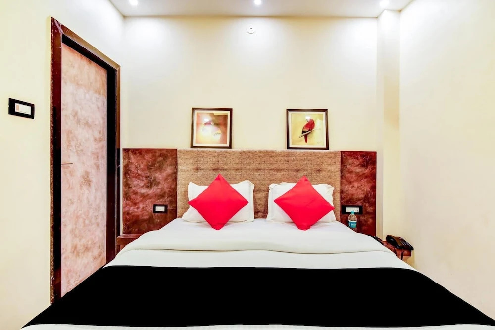 Hotel Frontier Royal