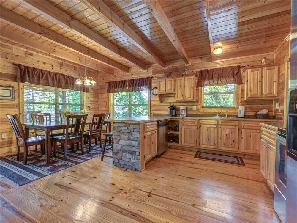 Triple Mountain View - Three Bedroom Cabin