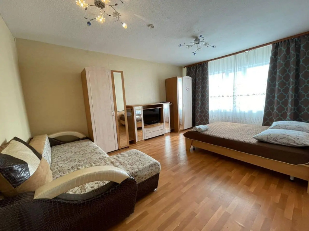 Apartments Live Here, district. Optimistov, 4/2