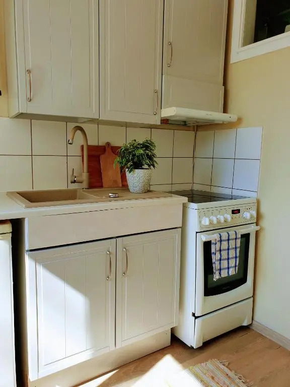 Sunny apartment, 7 min with tram to the Old Town
