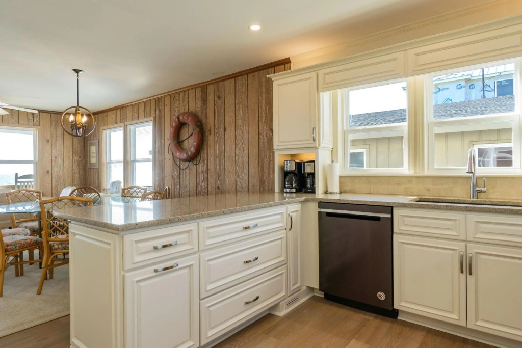 Yorkshire by Oak Island Accommodations