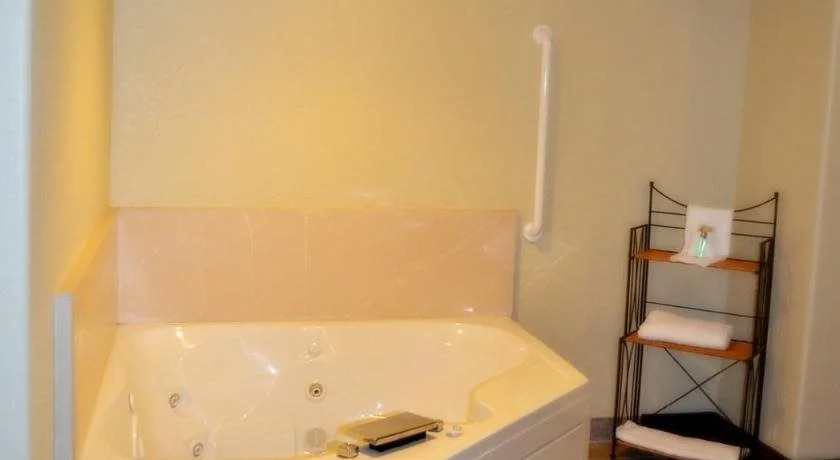 Fossil Creek Hotel & Suites