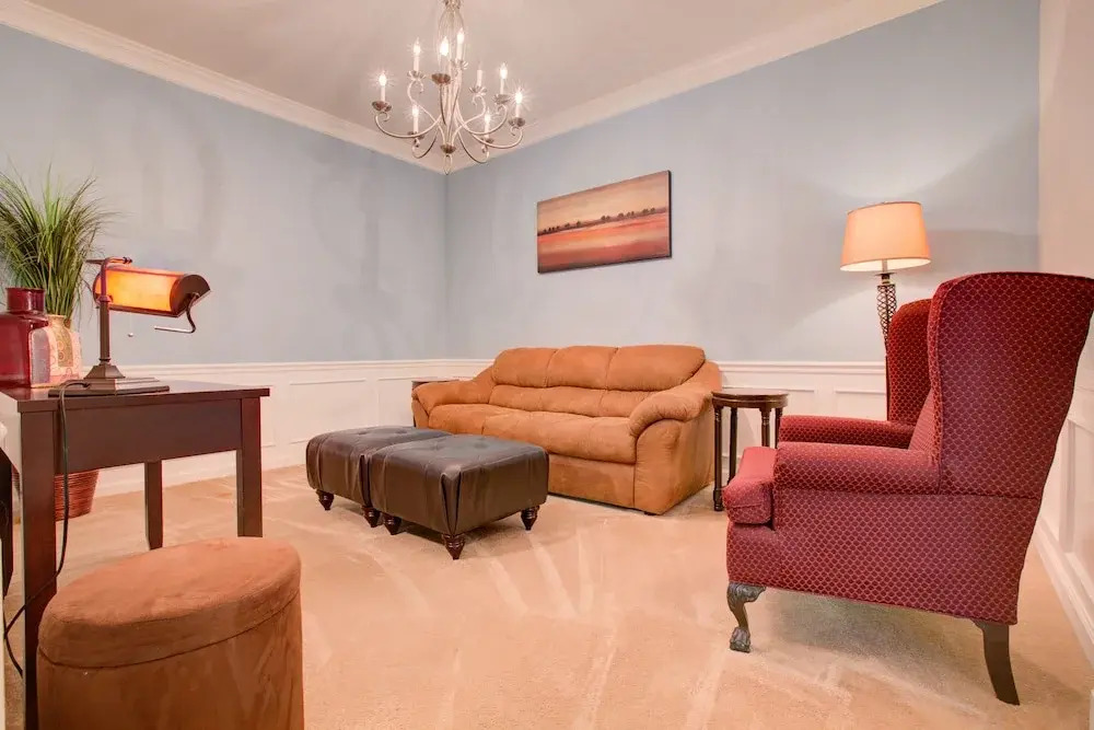 Gorgeous 1st-Floor, End Unit Condo w LAKEVIEW