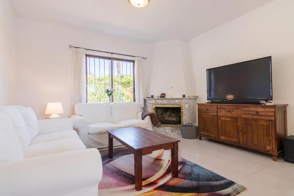 Charming one-floor villa with private pool in Los Balcones