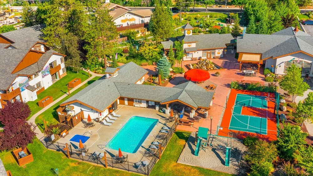 Snowstorm Studio at Icicle Village with pool and hot tub