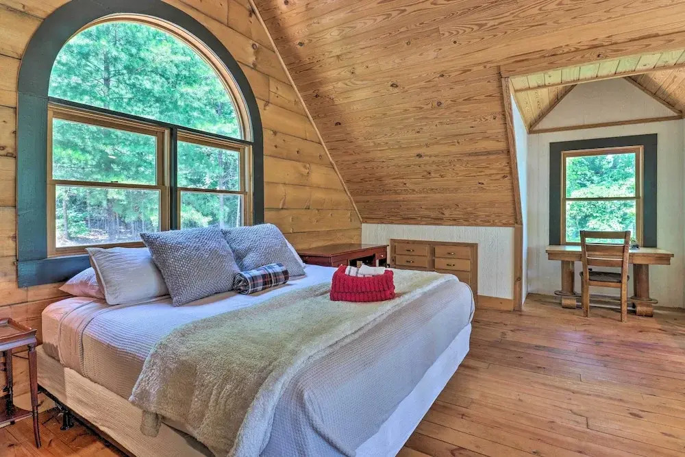 Deck + Game Room: Lakefront Landrum Cabin!