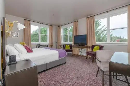 The Dundee - A Trace Hotel