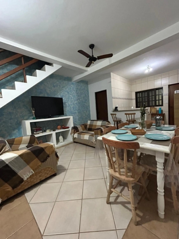 A 500m Praia Maranduba, casa 2 quartos em Condomínio