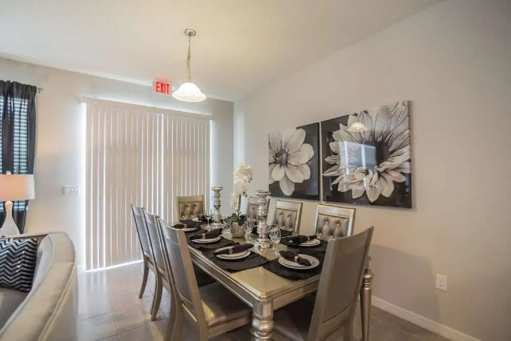 5137 Compass Bay